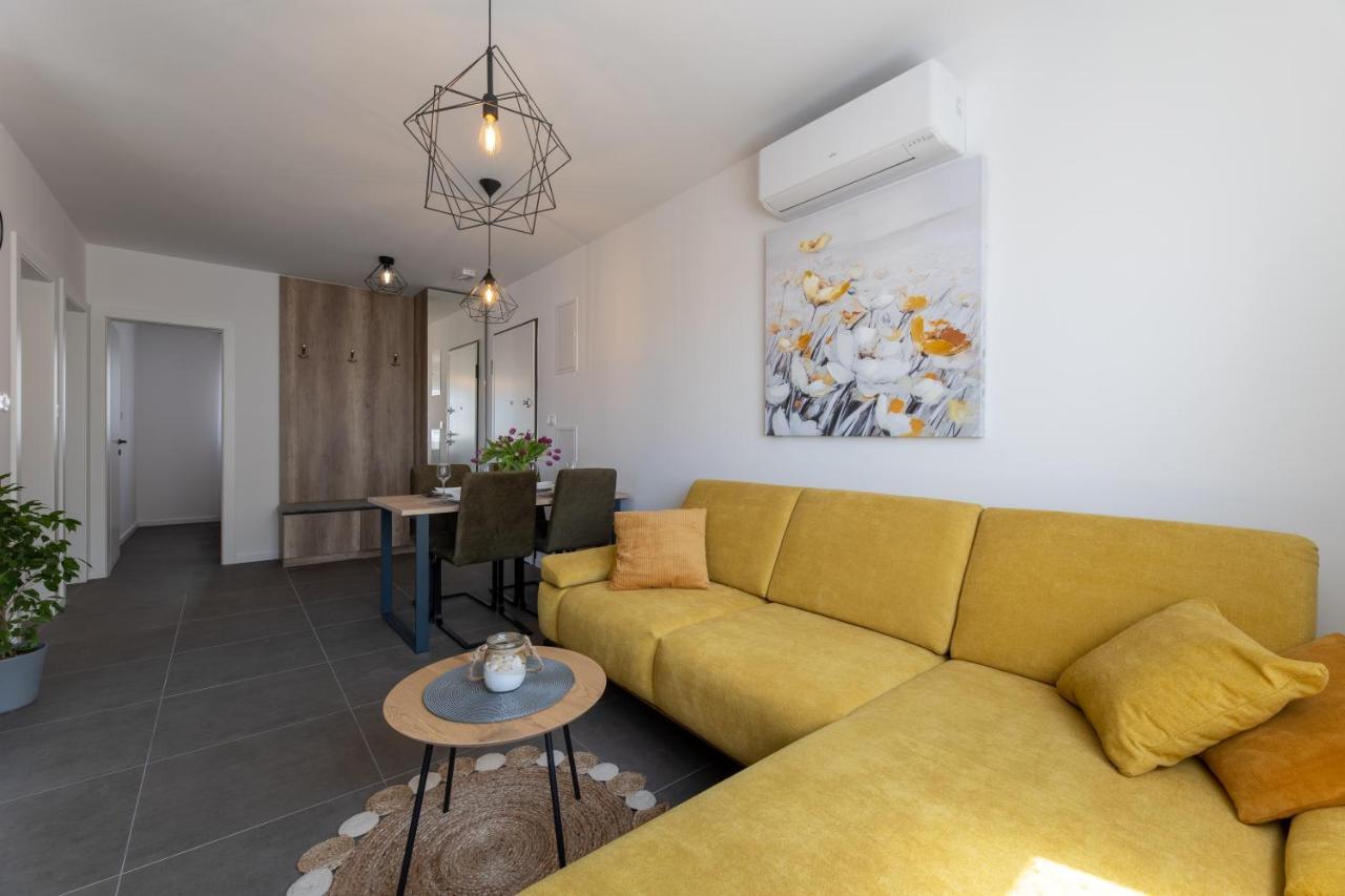Apartments Maya & Tina Trogir Exterior foto